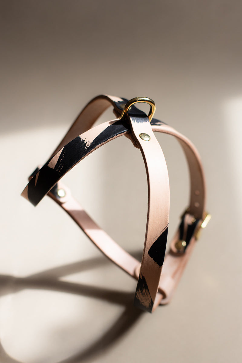 CROSS LEATHER HARNESS / INK COLLECTION / BRUSH – DOG WEMBLEY